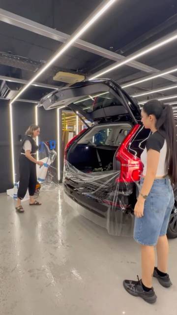 🚗✨ Aracınızın görünümünü yenilemenin en şık yollarından biri!
Bu videoda arka tampon kaplama uygulamasını adım adım gösteriyoruz. 🎯
Doğru uygulama, temiz işçilik ve kusursuz görünüm! 🔥
#ppf #kaplama #istanbul #girls #volvo